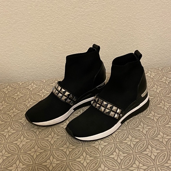 COPY - Michael Kors Skyler Studded Knit Boots Black Size 8. Worn twice (with so… - Picture 2 of 8
